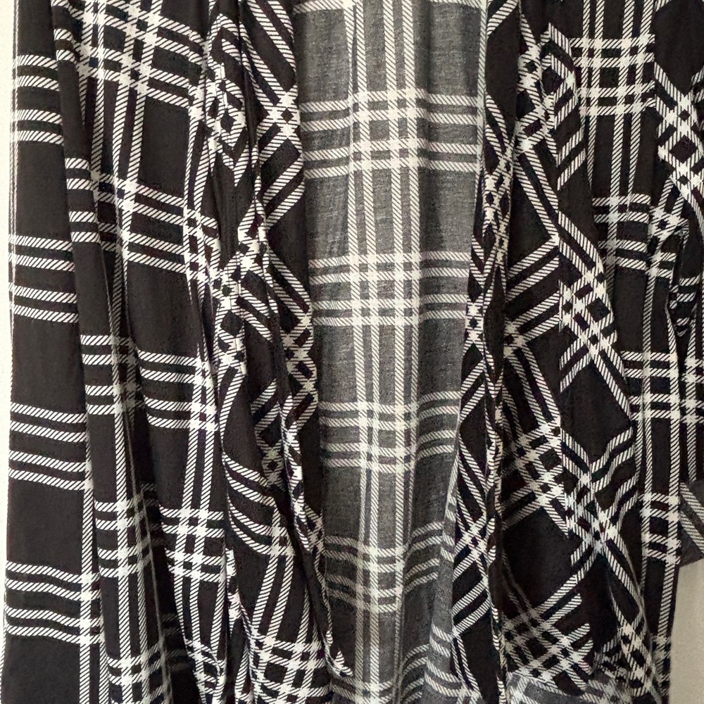 New York Laundry Black and White Plaid Cardigan - Picture 8 of 8